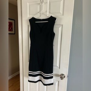 Women’s Dress Size Small Black And White Trim Back Zipper Missing Size tag